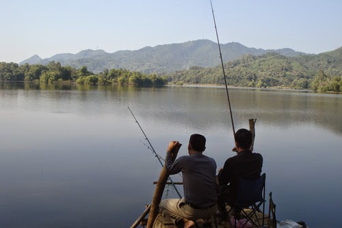Đi câu cá trên sông Chò