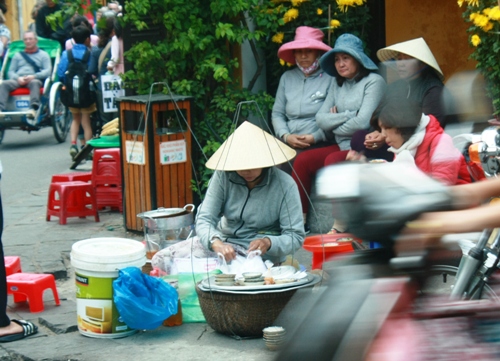 Du lich Hoi An: Đặc sản trên gánh hàng rong ở Hội An