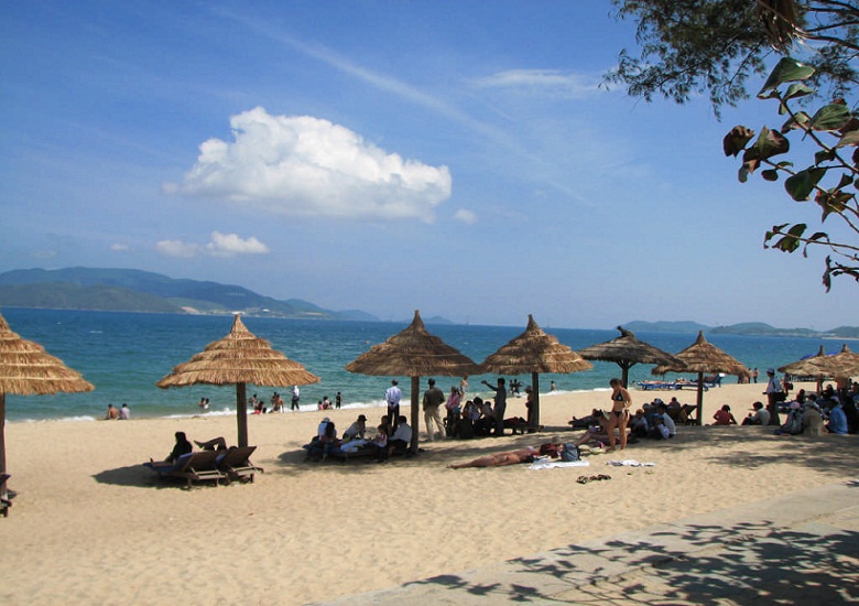 Du lịch Nha trang khám phá bãi dài