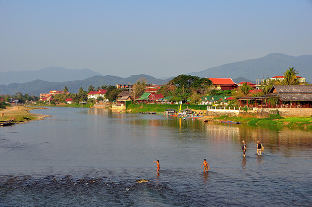 du-lich-lao-kham-pha-Vang-Vieng-Laos