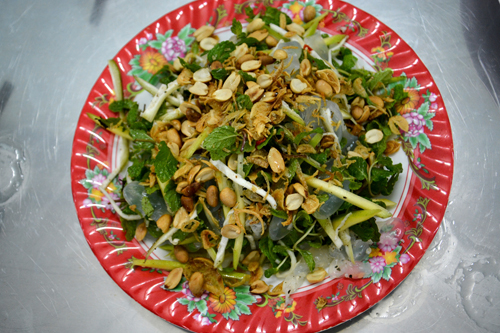 du-lich-da-nang-thuong-thuc-banh-trang-goi-sua