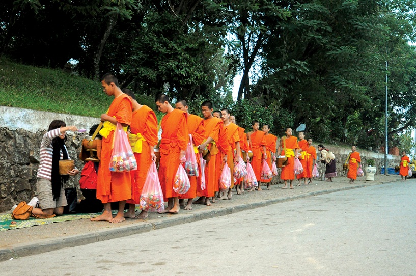 /du-lich-lao-luang-prabang-tac-bat