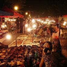 Du lịch Lào - Đến thăm các khu chợ nổi tiếng ở cố đô Luang Prabang