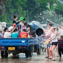 Du lịch Lào và tham gia lễ hội té nước