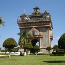 Du lịch Lào - tham quan ở Patuxay - Viêng Chăn