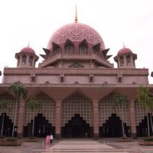 Tham quan nhà thờ hồi giáo Putra Mosque tới tour du lịch Malaysia